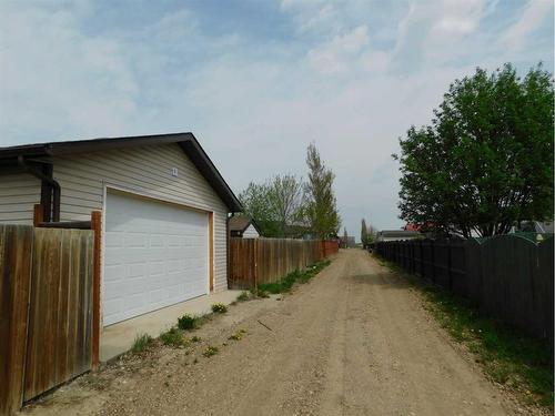 24 Meadowbrook Court East, Brooks, AB - Outdoor