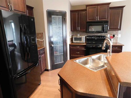 24 Meadowbrook Court East, Brooks, AB - Indoor Photo Showing Kitchen With Double Sink