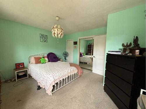 85 Poplar Street, Drumheller, AB - Indoor Photo Showing Bedroom