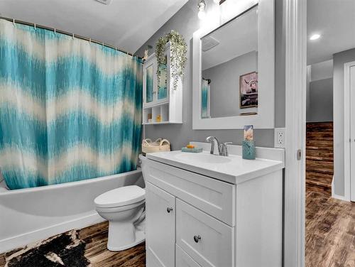 172 Pleasant Park Road West, Brooks, AB - Indoor Photo Showing Bathroom