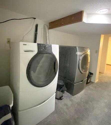 625 Dahlia Street, Rosemary, AB - Indoor Photo Showing Laundry Room