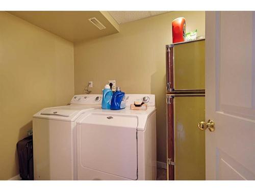 409 Emerson Avenue, Duchess, AB - Indoor Photo Showing Laundry Room
