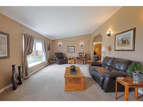 10329 202 Township, Rural Cypress County, AB - Indoor Photo Showing Living Room