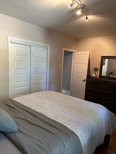 605 6 Avenue East, Drumheller, AB - Indoor Photo Showing Bedroom