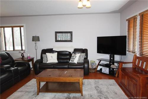 605 6 Avenue East, Drumheller, AB - Indoor Photo Showing Living Room