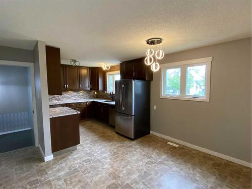 534 Iris Street, Rosemary, AB - Indoor Photo Showing Kitchen