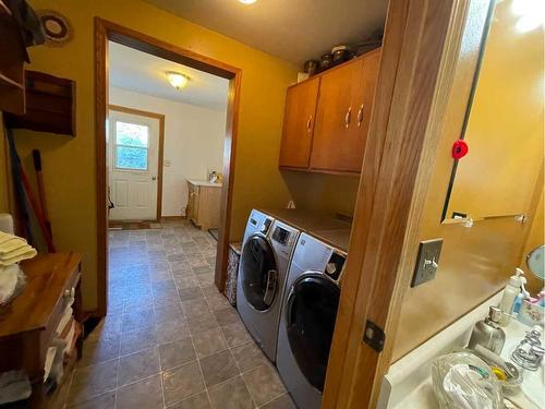 202082 Hwy 873, Rural Newell, County Of, AB - Indoor Photo Showing Laundry Room
