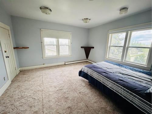 416 2 Street West, Oyen, AB - Indoor Photo Showing Bedroom