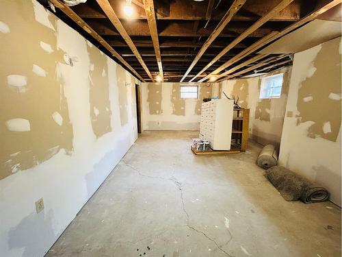 416 2 Street West, Oyen, AB - Indoor Photo Showing Basement