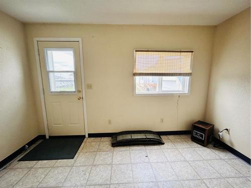 416 2 Street West, Oyen, AB - Indoor Photo Showing Other Room