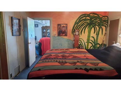 227 6 Street, Drumheller, AB - Indoor Photo Showing Bedroom