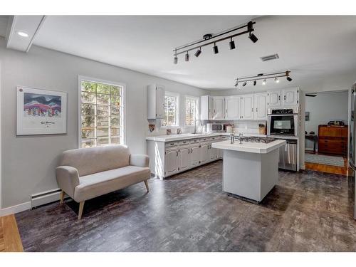 150 9 Street Nw, Drumheller, AB - Indoor Photo Showing Kitchen