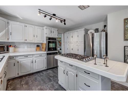 150 9 Street Nw, Drumheller, AB - Indoor Photo Showing Kitchen