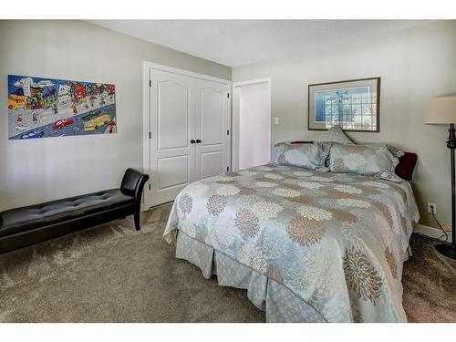 150 9 Street Nw, Drumheller, AB - Indoor Photo Showing Bedroom