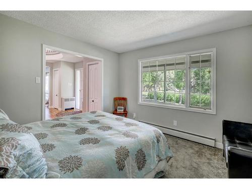 150 9 Street Nw, Drumheller, AB - Indoor Photo Showing Bedroom