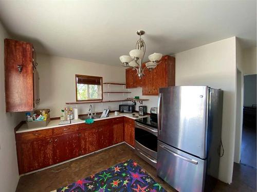 255-181043 550 Highway, Rural Newell, County Of, AB - Indoor Photo Showing Kitchen