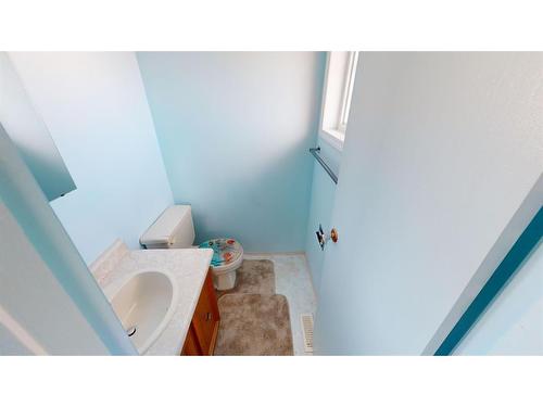 808 3 Avenue, Bassano, AB - Indoor Photo Showing Bathroom