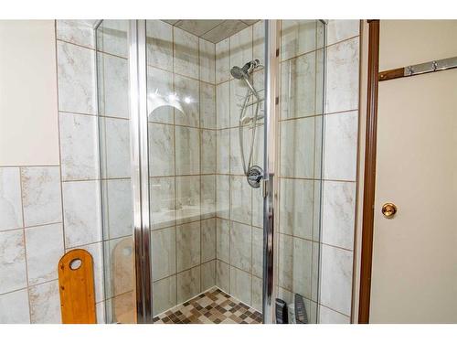 101 Riverside Street, Markerville, AB - Indoor Photo Showing Bathroom