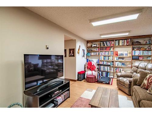 101 Riverside Street, Markerville, AB - Indoor