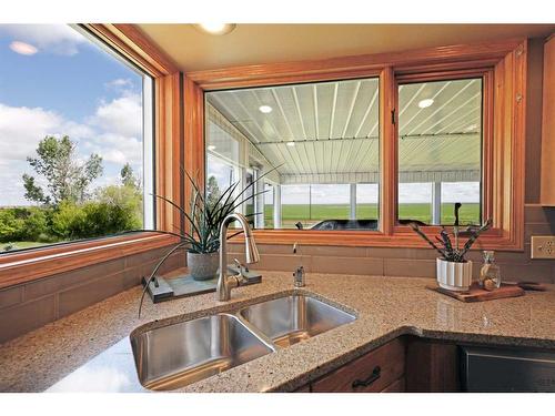 182048 Rge Rd 163, Rural Newell, County Of, AB - Indoor Photo Showing Kitchen With Double Sink