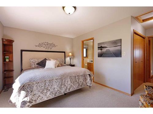 182048 Rge Rd 163, Rural Newell, County Of, AB - Indoor Photo Showing Bedroom