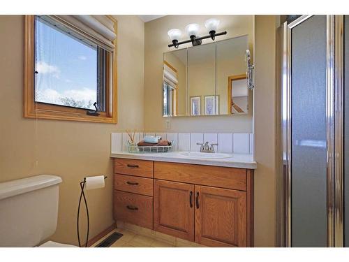 182048 Rge Rd 163, Rural Newell, County Of, AB - Indoor Photo Showing Bathroom