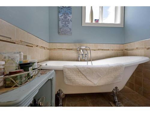 182048 Rge Rd 163, Rural Newell, County Of, AB - Indoor Photo Showing Bathroom