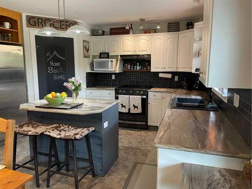 103 181057 Hwy 873, Rural Newell, County Of, AB - Indoor Photo Showing Kitchen With Double Sink