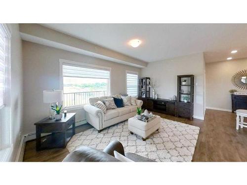 201-499 Meadow Lake Court East, Brooks, AB - Indoor Photo Showing Living Room