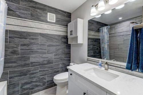 1014 Twin Hills Close, Drumheller, AB - Indoor Photo Showing Bathroom