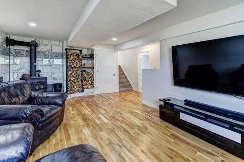 1014 Twin Hills Close, Drumheller, AB - Indoor Photo Showing Living Room With Fireplace