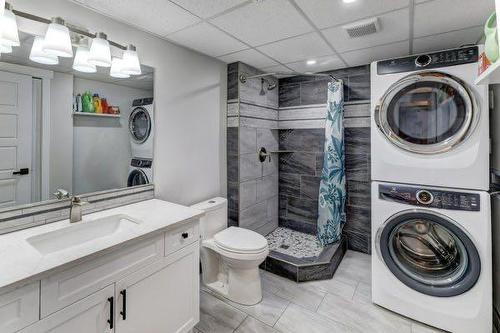 1014 Twin Hills Close, Drumheller, AB - Indoor Photo Showing Laundry Room