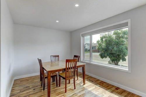 1014 Twin Hills Close, Drumheller, AB - Indoor Photo Showing Dining Room