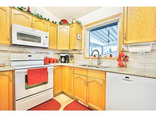 40 Upland Street, Brooks, AB - Indoor Photo Showing Kitchen With Double Sink