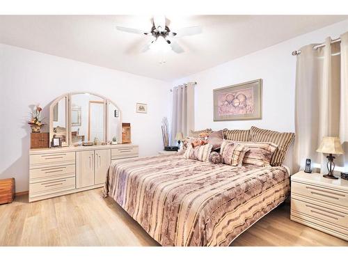40 Upland Street, Brooks, AB - Indoor Photo Showing Bedroom
