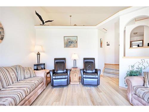 40 Upland Street, Brooks, AB - Indoor Photo Showing Living Room