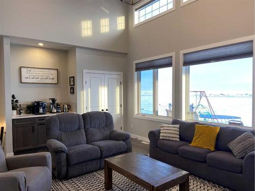 10272 Township Road 300, Rural Special Areas No. 2, AB - Indoor Photo Showing Living Room