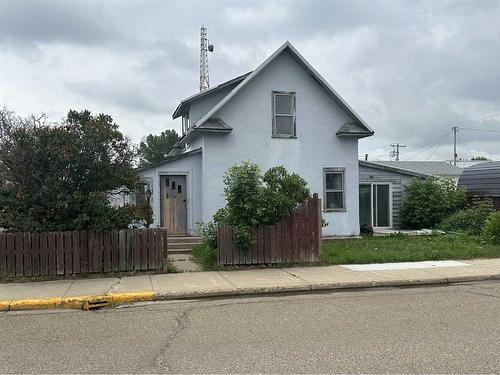 306 1 Street West, Hanna, AB - Outdoor