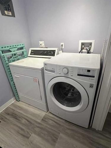 306 1 Street West, Hanna, AB - Indoor Photo Showing Laundry Room