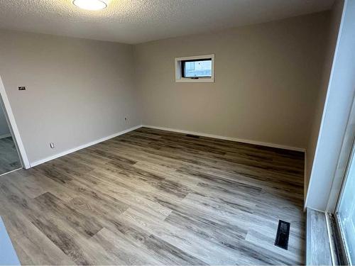 306 1 Street West, Hanna, AB - Indoor Photo Showing Other Room