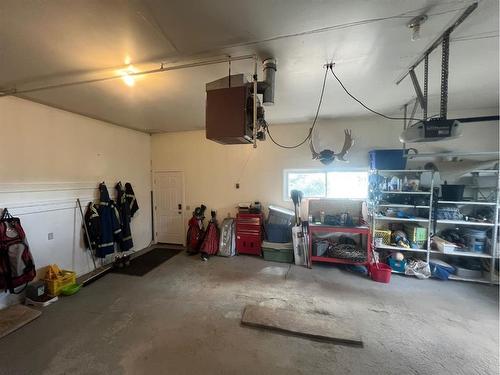 280071 Highway 841, Rural Kneehill County, AB - Indoor Photo Showing Garage