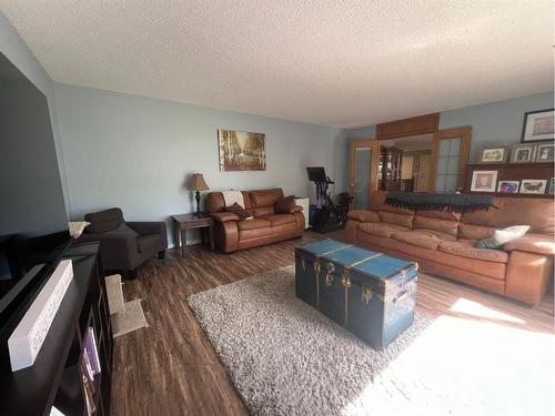 280071 Highway 841, Rural Kneehill County, AB - Indoor Photo Showing Living Room