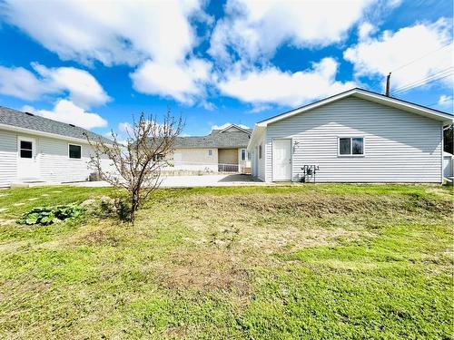 3 Byler Place, Oyen, AB - Outdoor