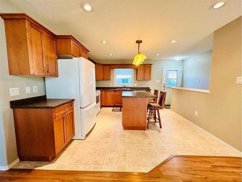 3 Byler Place, Oyen, AB - Indoor Photo Showing Kitchen
