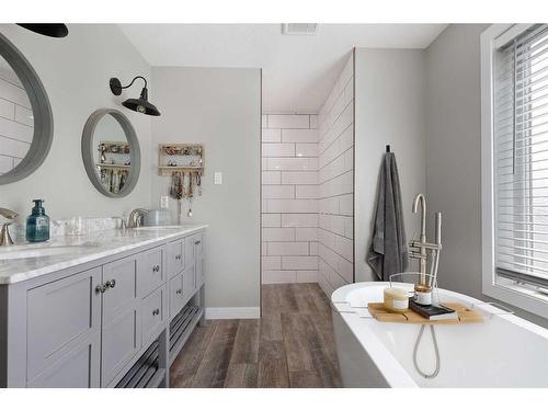 424 Gwen Avenue, Rosemary, AB - Indoor Photo Showing Bathroom