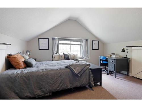 424 Gwen Avenue, Rosemary, AB - Indoor Photo Showing Bedroom