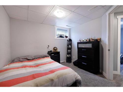 424 Gwen Avenue, Rosemary, AB - Indoor Photo Showing Bedroom