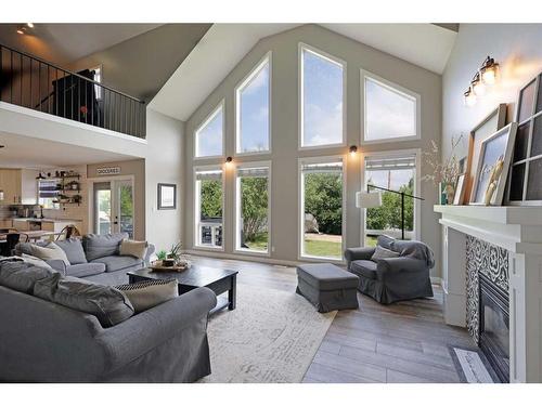 424 Gwen Avenue, Rosemary, AB - Indoor Photo Showing Living Room With Fireplace