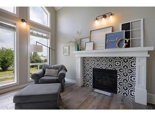 424 Gwen Avenue, Rosemary, AB - Indoor Photo Showing Living Room With Fireplace