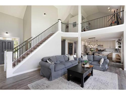 424 Gwen Avenue, Rosemary, AB - Indoor Photo Showing Living Room